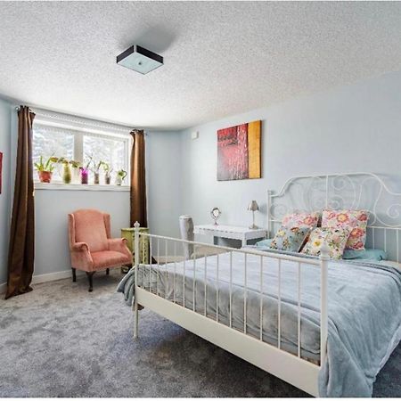 Elegant Garden Suite&2Mins Bus Station Close Lrt& Free Parking YYC Kültér fotó