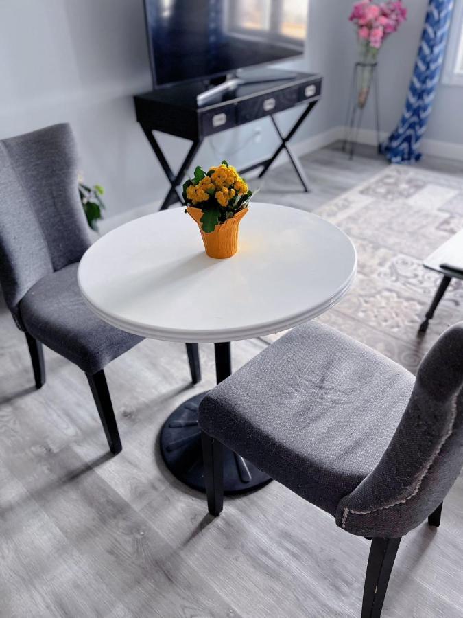 Elegant Garden Suite&2Mins Bus Station Close Lrt& Free Parking YYC Kültér fotó