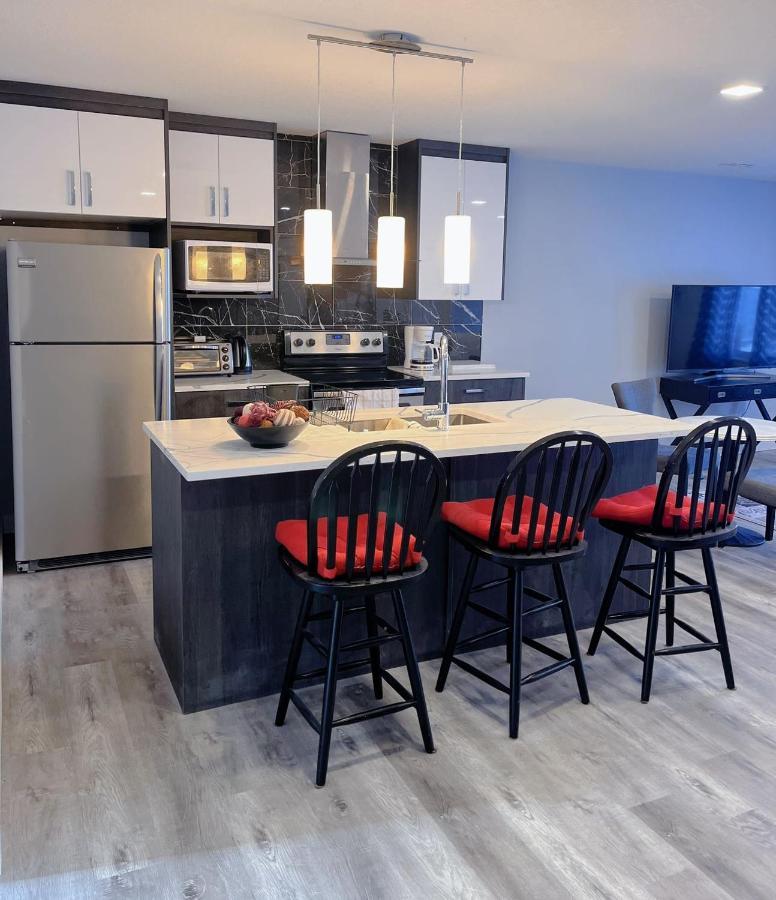 Elegant Garden Suite&2Mins Bus Station Close Lrt& Free Parking YYC Kültér fotó