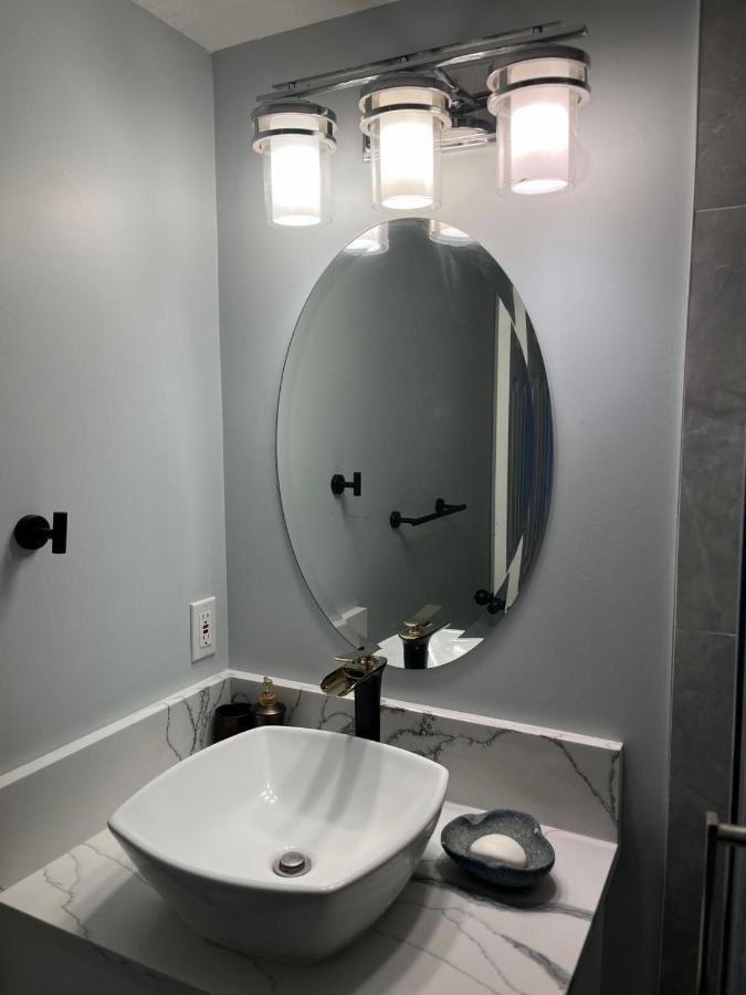 Elegant Garden Suite&2Mins Bus Station Close Lrt& Free Parking YYC Kültér fotó