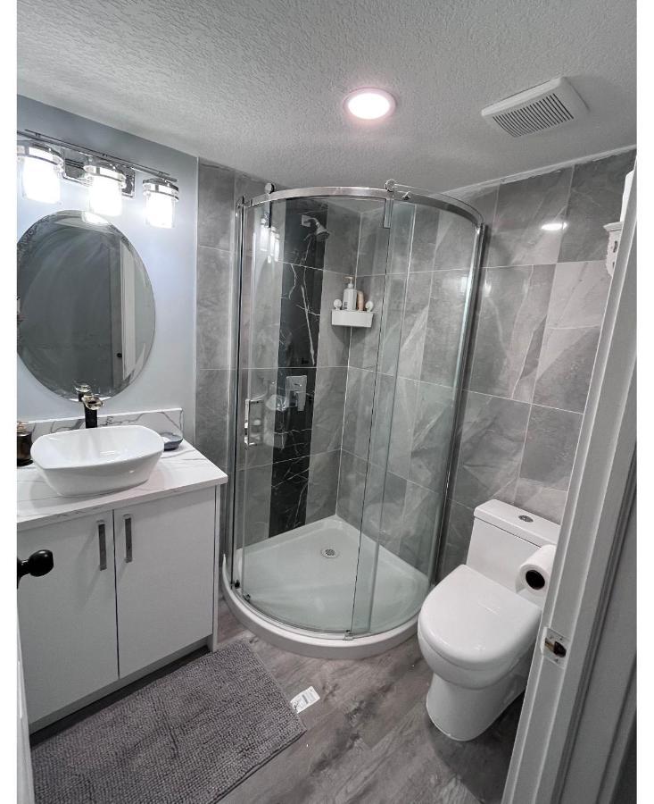 Elegant Garden Suite&2Mins Bus Station Close Lrt& Free Parking YYC Kültér fotó