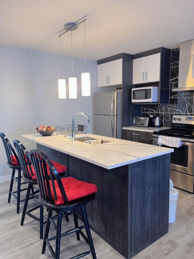 Elegant Garden Suite&2Mins Bus Station Close Lrt& Free Parking YYC Kültér fotó