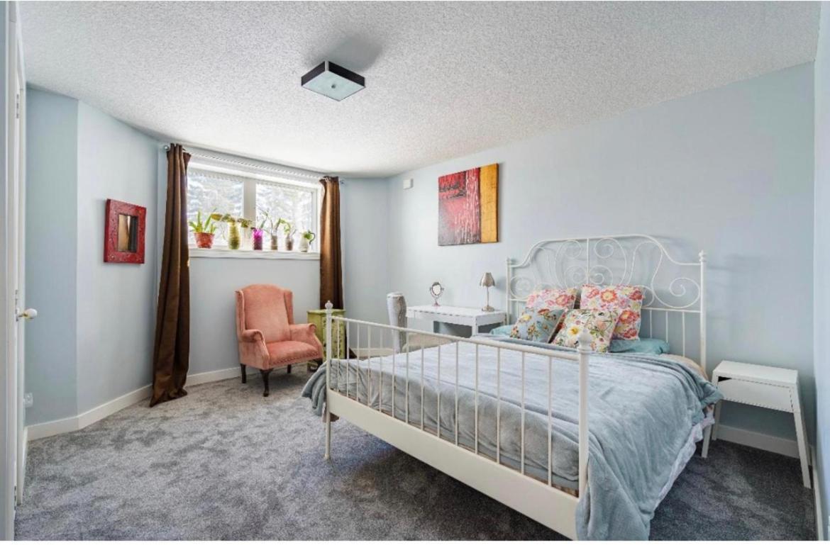 Elegant Garden Suite&2Mins Bus Station Close Lrt& Free Parking YYC Kültér fotó