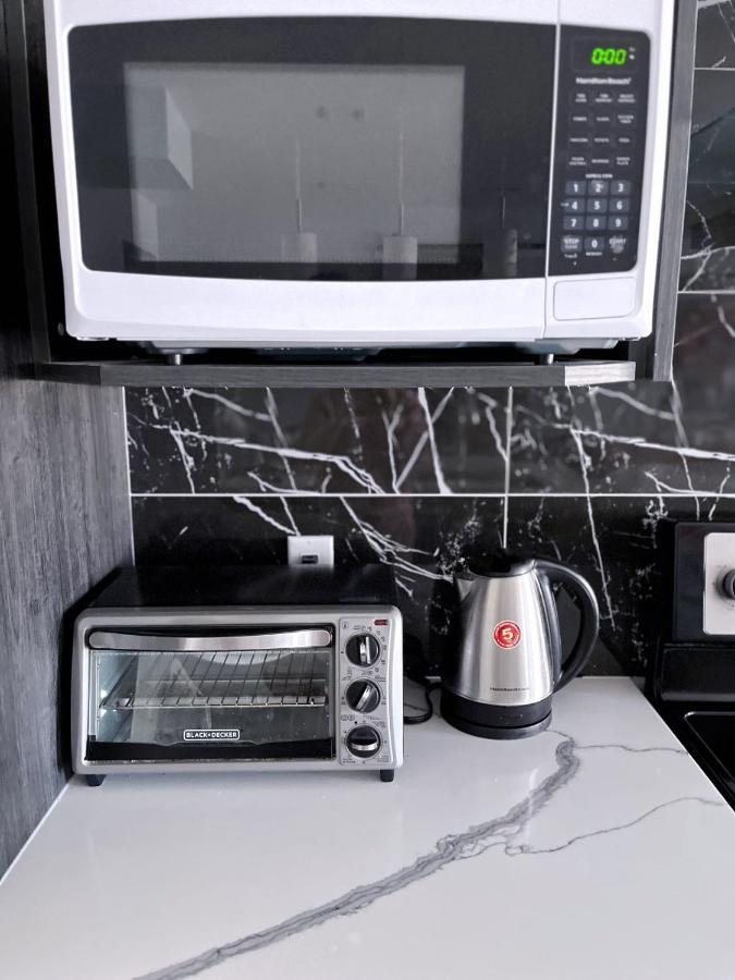 Elegant Garden Suite&2Mins Bus Station Close Lrt& Free Parking YYC Kültér fotó
