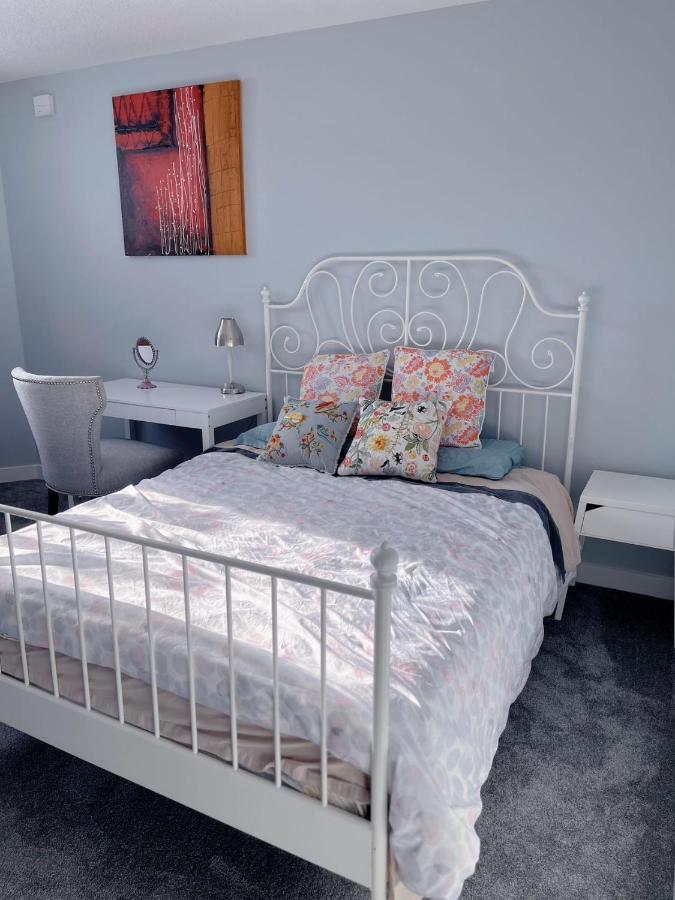 Elegant Garden Suite&2Mins Bus Station Close Lrt& Free Parking YYC Kültér fotó