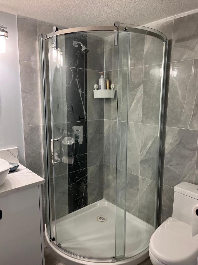 Elegant Garden Suite&2Mins Bus Station Close Lrt& Free Parking YYC Kültér fotó