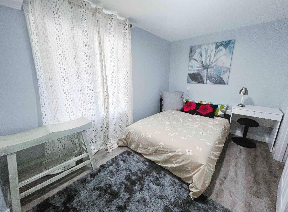 Elegant Garden Suite&2Mins Bus Station Close Lrt& Free Parking YYC Szoba fotó